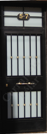 Puerta de Comunidad modelo Barcelona instalada en el Prat de Llobregat