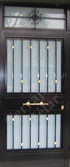 Puerta de Comunidad modelo Barcelona instalada en el Prat de Llobregat