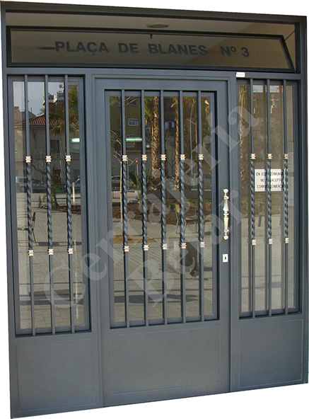 Puerta de Comunidad modelo remolar instalada en el Prat de Llobregat