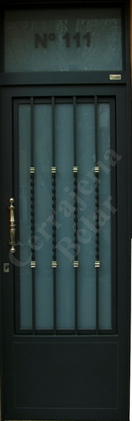 Puerta de Comunidad modelo remolar instalada en el Prat de Llobregat