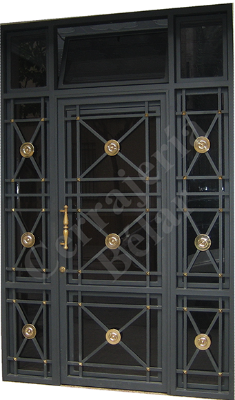 Puerta de Comunidad modelo Casanovas instalada en el Prat de Llobregat