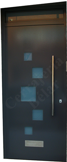 Puerta de Comunidad modelo Barcelona instalada en el Prat de Llobregat