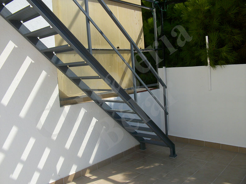 Escalera montada en San Boi de Llobregat, El Prat de Llobregat, Barcelona, Cornellá, Hospitalet... 