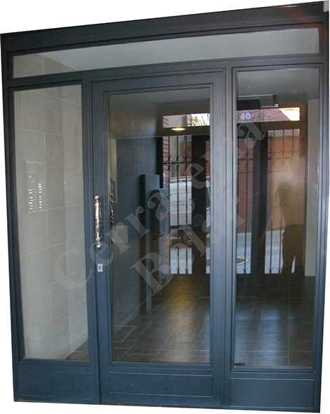 Puerta de Comunidad modelo remolar instalada en el Prat de Llobregat