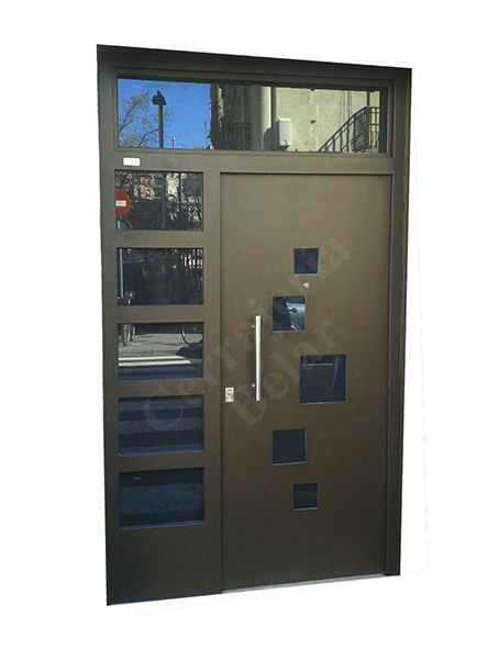 Puerta de Comunidad modelo Barcelona instalada en el Prat de Llobregat