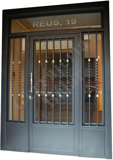 Puerta de Comunidad modelo remolar instalada en el Prat de Llobregat